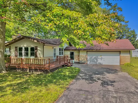 224 Welch Rd, Houghton Lake, MI 48629