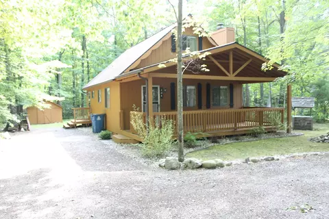 204 Redwine St, Houghton Lake, MI 48629