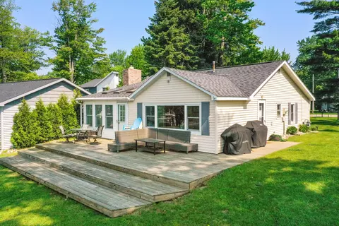12243 E Houghton Lake Dr, Houghton Lake, MI 48629