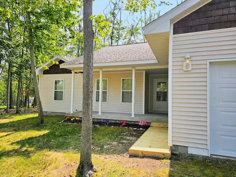 6671 Woodcock Ct, Gaylord, MI 49735