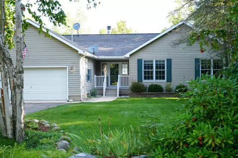 5631 Bay Shore Dr, Presque Isle, MI 49777