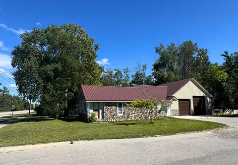 725 W 723 W Central Ave, Mackinaw City, MI 49701
