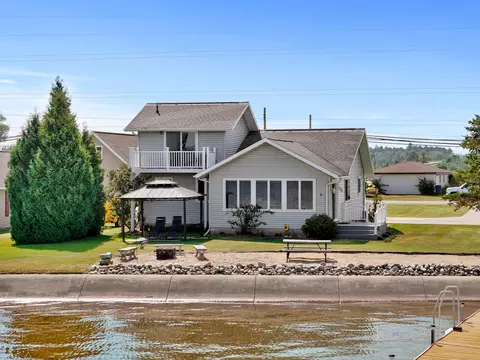 11672 W Shore Drive Dr, Houghton Lake, MI 48629