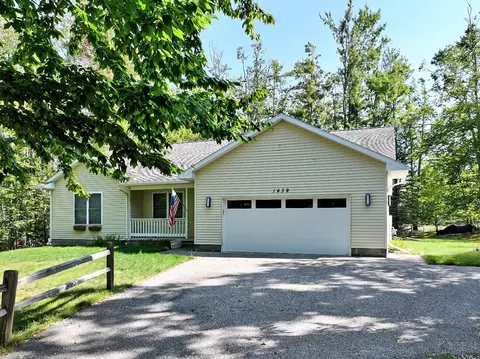 1439 Apple Hill Cir, Gaylord, MI 49735