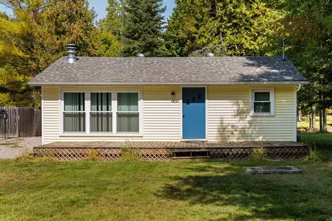 8530 W Matilda Dr, Grayling, MI 49738 photo 2