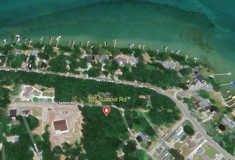 305 Summit Rd, Roscommon, MI 48653