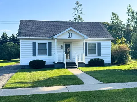 214 Etherington St, Mackinaw City, MI 49701