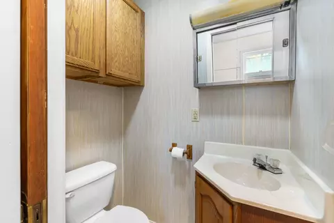 Bath - 9325 Evergreen Dr, Gladwin, MI 48624 photo 1 of 2
