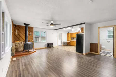 Living - 9325 Evergreen Dr, Gladwin, MI 48624 photo 3 of 5