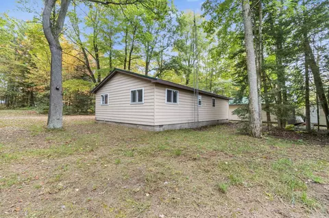 Exterior - 9325 Evergreen Dr, Gladwin, MI 48624 photo 5 of 7