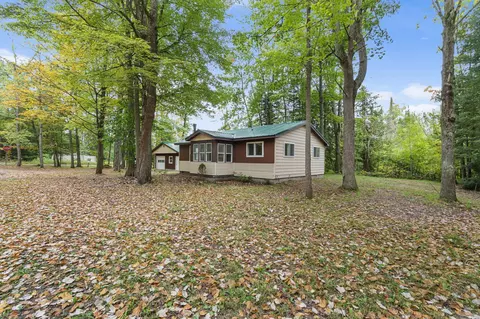 Exterior - 9325 Evergreen Dr, Gladwin, MI 48624 photo 4 of 7