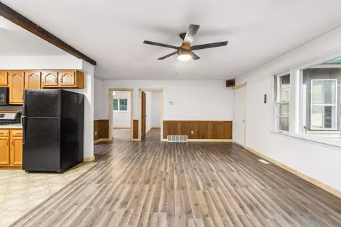 Living - 9325 Evergreen Dr, Gladwin, MI 48624 photo 4 of 5