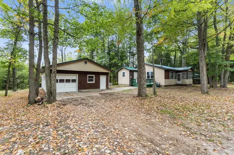 Exterior - 9325 Evergreen Dr, Gladwin, MI 48624 photo 2 of 7