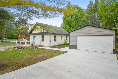 106 Channel Ct, Houghton Lake, MI 48629
