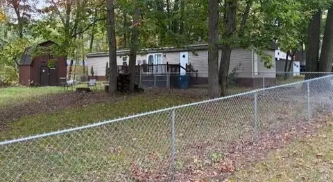 217 Joliet Ave, Houghton Lake, MI 48629