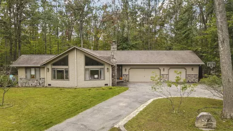 617 Michaywe Dr, Gaylord, MI 49735