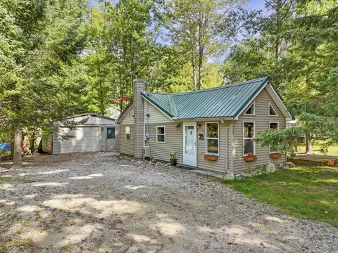 238 Fern St, Roscommon, MI 48653