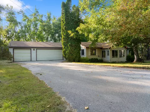 1888 Trembley Dr, Indian River, MI 49749