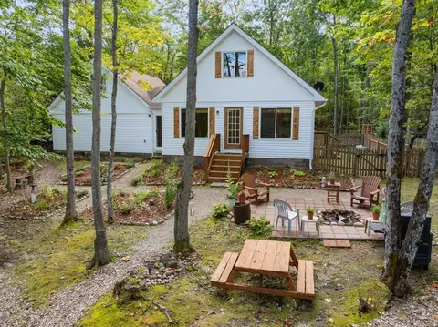 9837 Crawford Ln, Cheboygan, MI 49721
