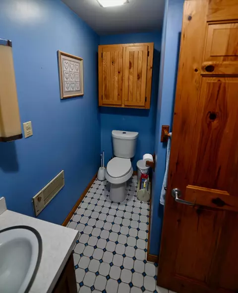 Bath - 10396 S Maple Valley Rd, Gladwin, MI 48624 photo 2 of 4