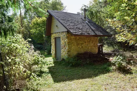 Exterior - 10396 S Maple Valley Rd, Gladwin, MI 48624 photo 6 of 12