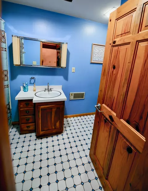 Bath - 10396 S Maple Valley Rd, Gladwin, MI 48624 photo 1 of 4