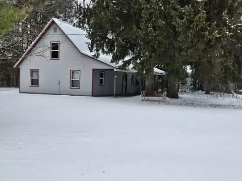 Exterior - 10396 S Maple Valley Rd, Gladwin, MI 48624 photo 9 of 12