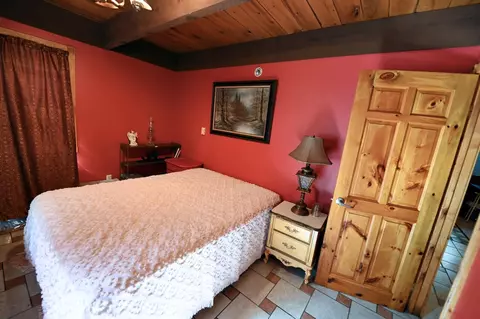 Bedroom - 10396 S Maple Valley Rd, Gladwin, MI 48624 photo 3 of 4