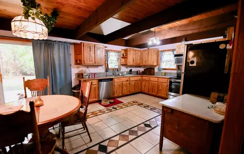 Kitchen - 10396 S Maple Valley Rd, Gladwin, MI 48624 photo 2 of 4