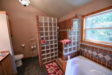 Bath - 10396 S Maple Valley Rd, Gladwin, MI 48624 photo 3 of 4