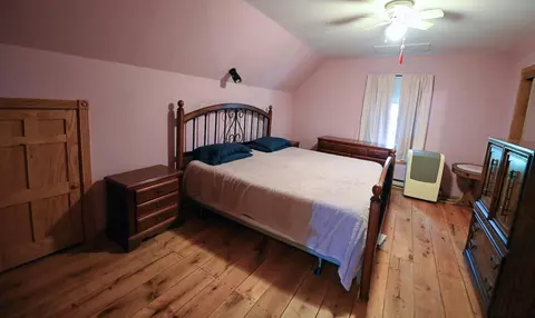 Bedroom - 10396 S Maple Valley Rd, Gladwin, MI 48624 photo 2 of 4