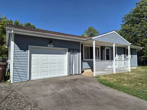 2299 Lavelle Rd, Flint, MI 48504
