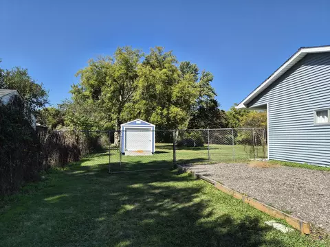 Exterior - 2299 Lavelle Rd, Flint, MI 48504 photo 4 of 11