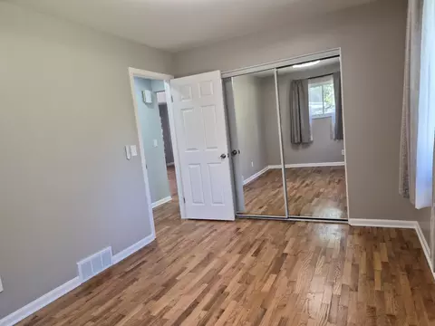 Bedroom - 2299 Lavelle Rd, Flint, MI 48504 photo 2 of 5
