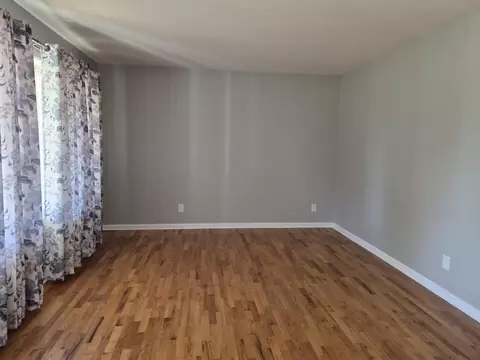 Living - 2299 Lavelle Rd, Flint, MI 48504 photo 3 of 5