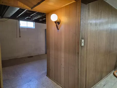 Entry Way - 2299 Lavelle Rd, Flint, MI 48504 photo 16 of 17