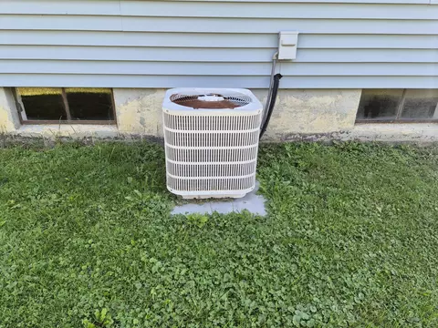 Exterior - 2299 Lavelle Rd, Flint, MI 48504 photo 6 of 11