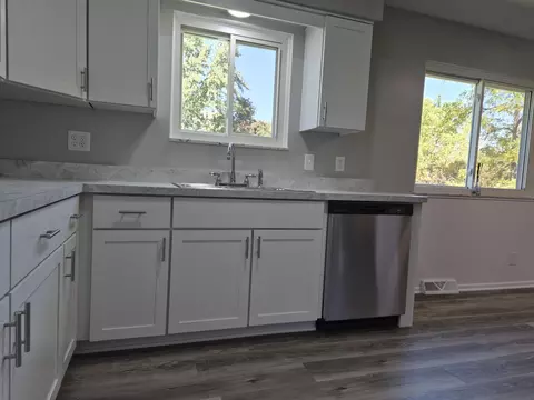 Kitchen - 2299 Lavelle Rd, Flint, MI 48504 photo 4 of 6