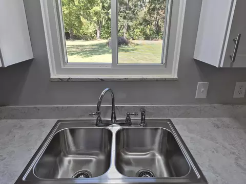 Kitchen - 2299 Lavelle Rd, Flint, MI 48504 photo 5 of 6