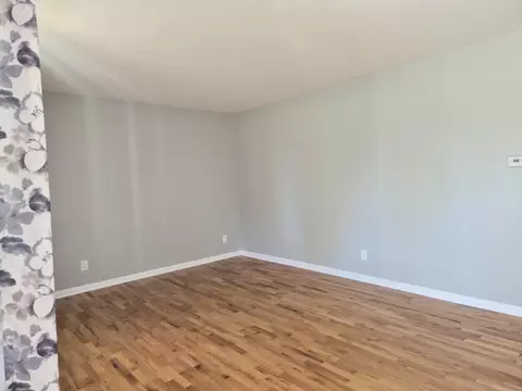 Living - 2299 Lavelle Rd, Flint, MI 48504 photo 2 of 5