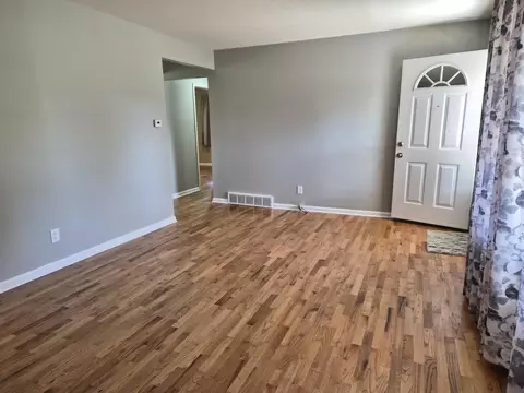 Living - 2299 Lavelle Rd, Flint, MI 48504 photo 4 of 5