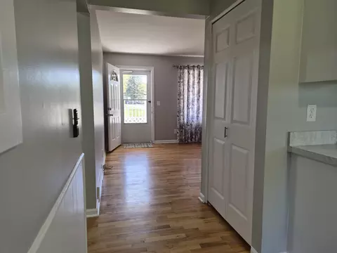 Entry Way - 2299 Lavelle Rd, Flint, MI 48504 photo 2 of 17