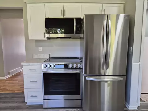 Kitchen - 2299 Lavelle Rd, Flint, MI 48504 photo 3 of 6