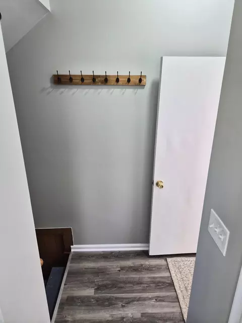 Entry Way - 2299 Lavelle Rd, Flint, MI 48504 photo 11 of 17