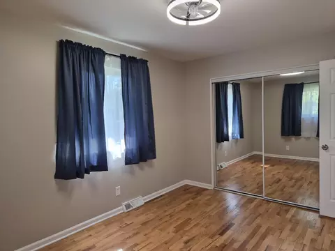 Bedroom - 2299 Lavelle Rd, Flint, MI 48504 photo 4 of 5