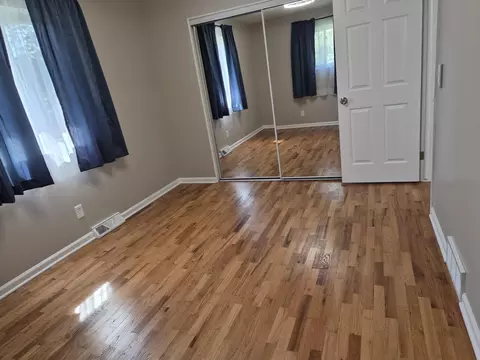 Bedroom - 2299 Lavelle Rd, Flint, MI 48504 photo 3 of 5