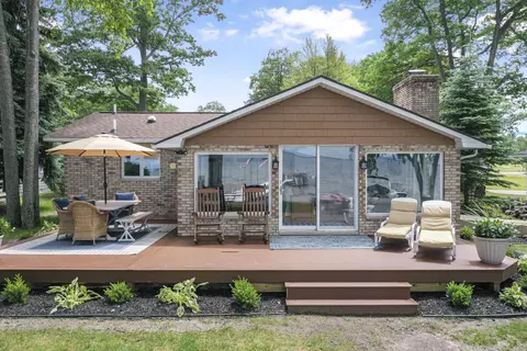 802 Houghton View Dr, Prudenville, MI 48651