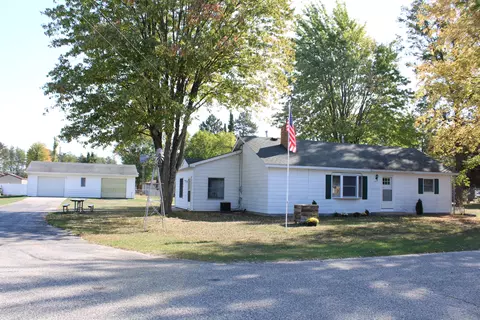2090 Skiles Dr, Saint Helen, MI 48656