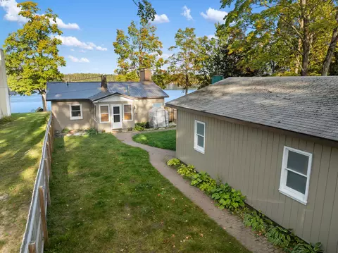 4852 Hiawatha Dr, Cheboygan, MI 49721