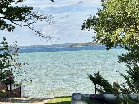 212 Pine Bluffs Rd, Roscommon, MI 48653 photo 3